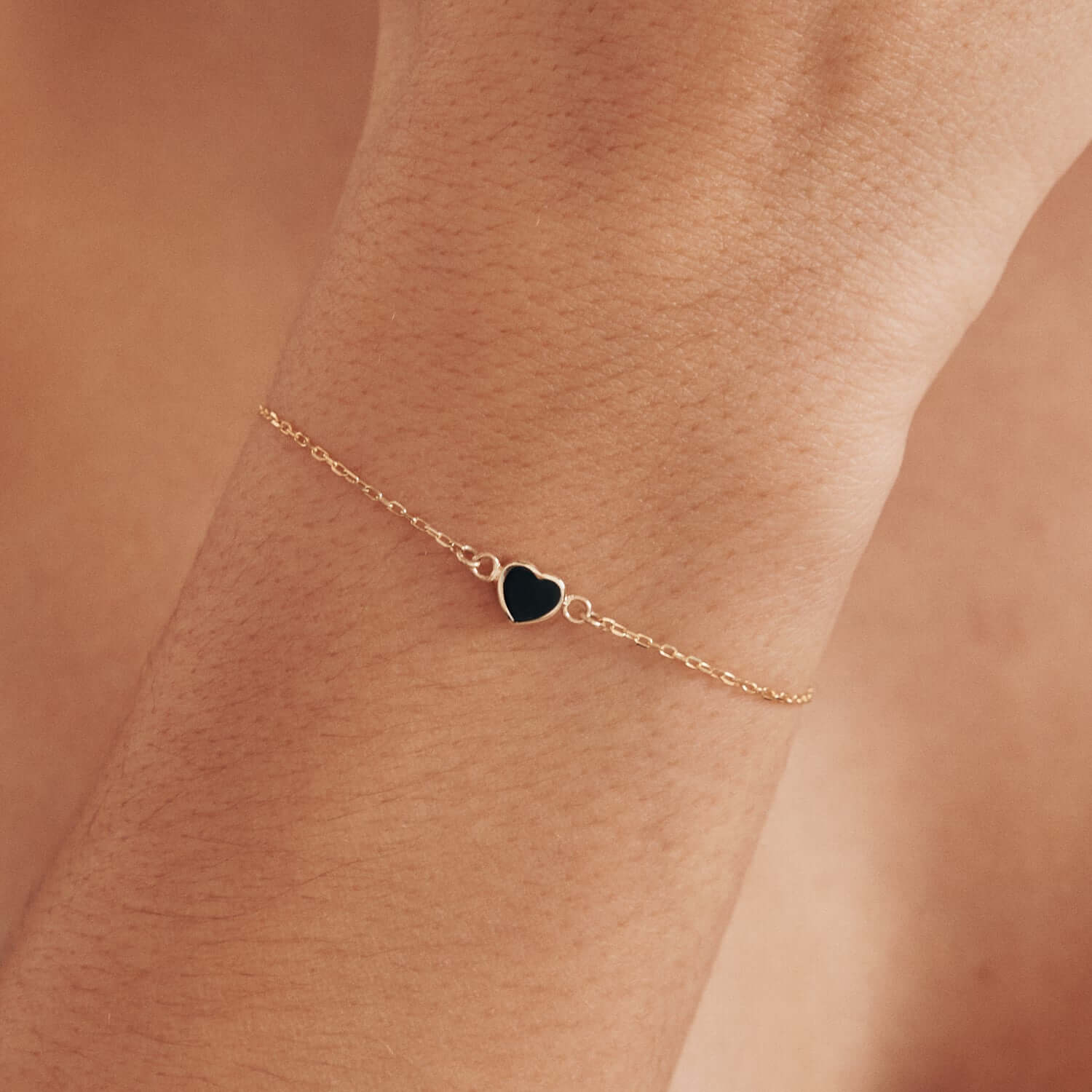 Dainty Black Heart Charm Bracelet - Modern Chic | Madarax Store
