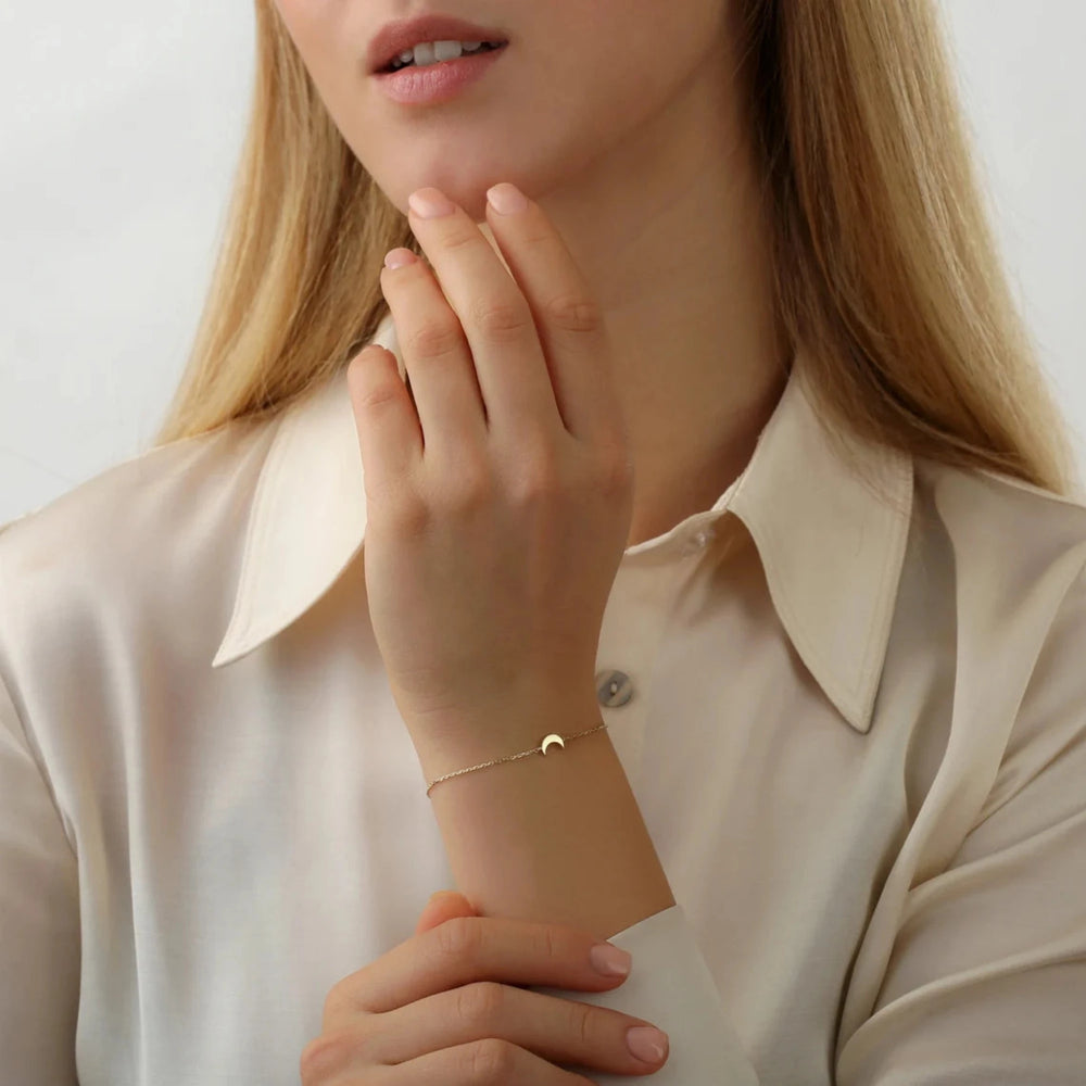 Dainty Crescent Moon Bracelet - Minimalist Luna Charm | Madarax Store