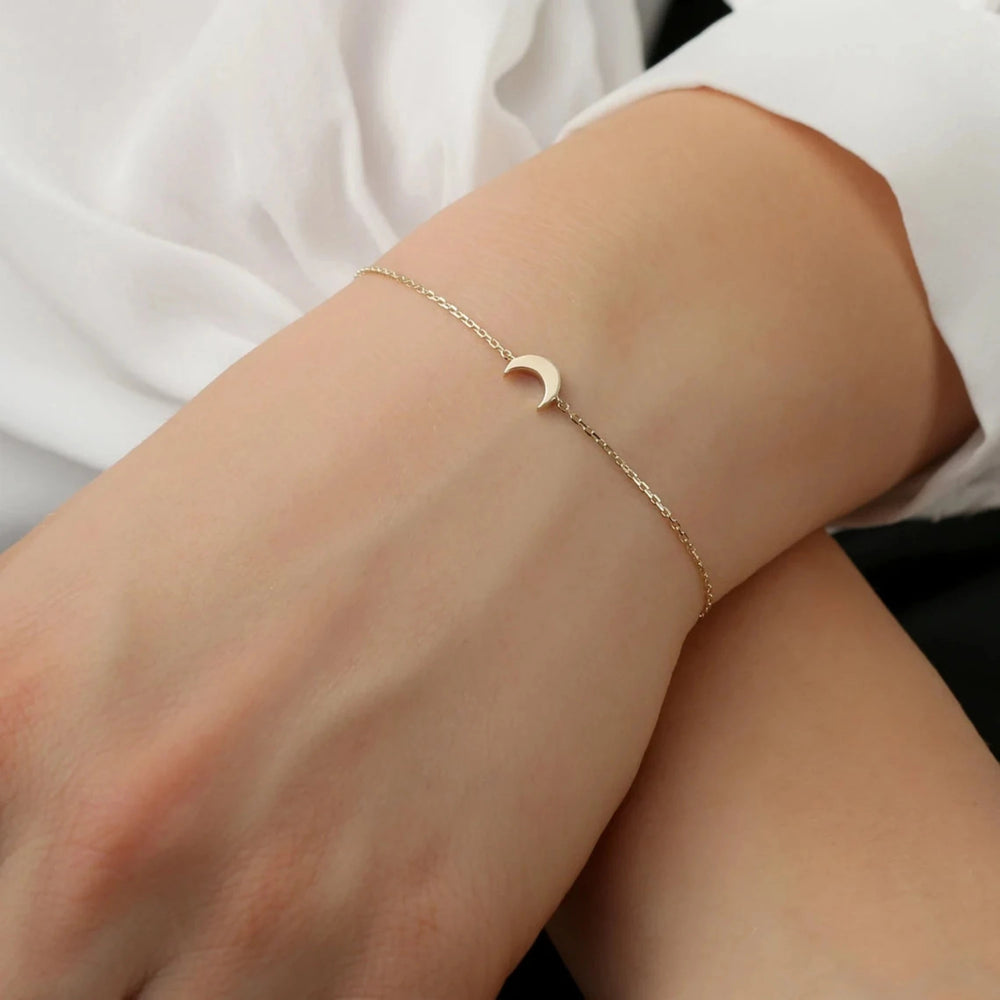 Dainty Crescent Moon Bracelet - Minimalist Luna Charm | Madarax Store