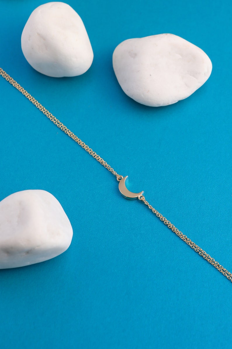 Dainty Crescent Moon Bracelet - Minimalist Luna Charm | Madarax Store